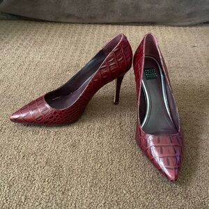 White House black market Olivia port